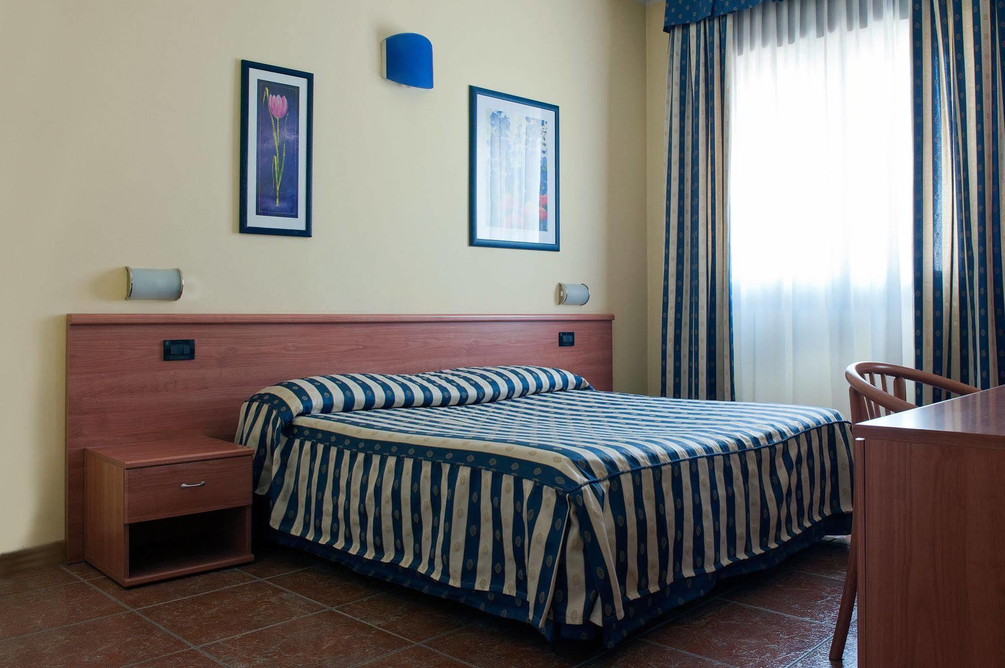 Hotel Blue Ribbon Vercelli Eksteriør bilde