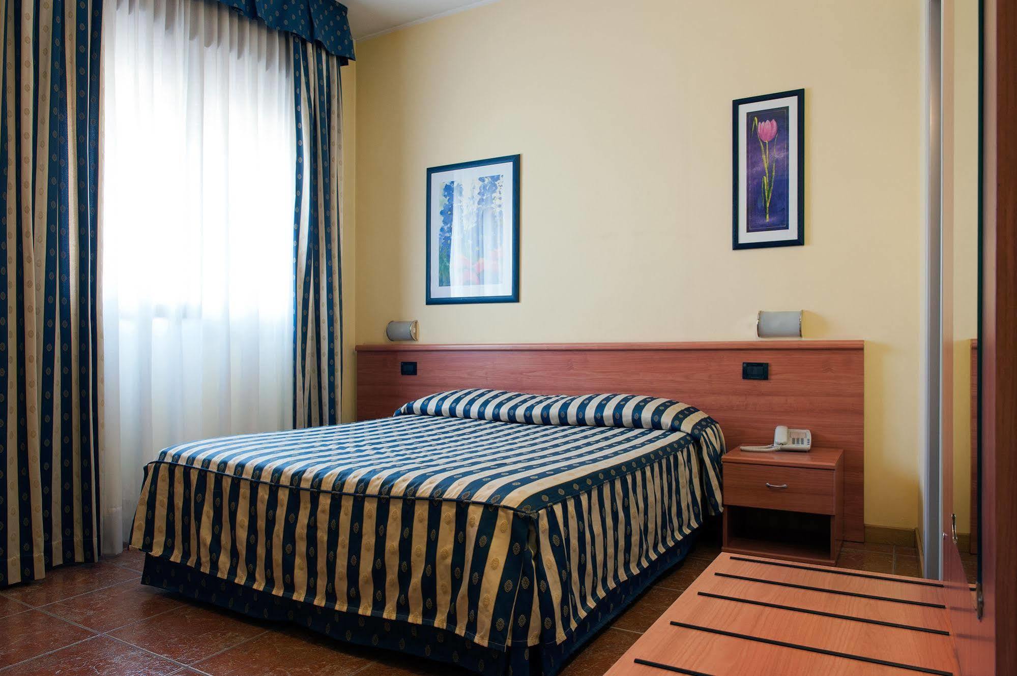 Hotel Blue Ribbon Vercelli Eksteriør bilde