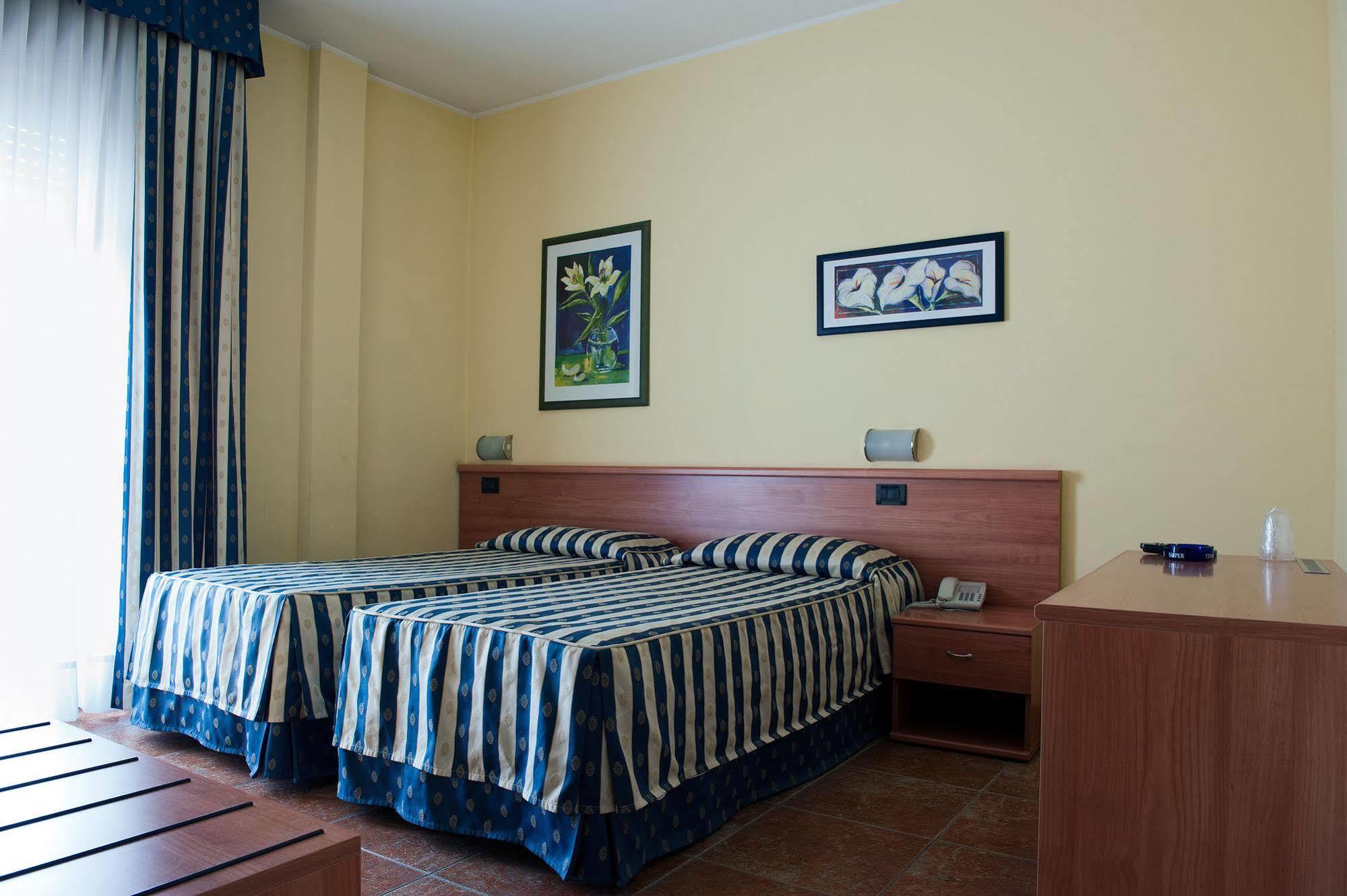 Hotel Blue Ribbon Vercelli Eksteriør bilde